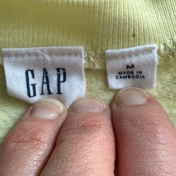 GAP Women’s Medium Yellow Logo Sweatshirt Classic Crew Pullover - Picture 4 of 5